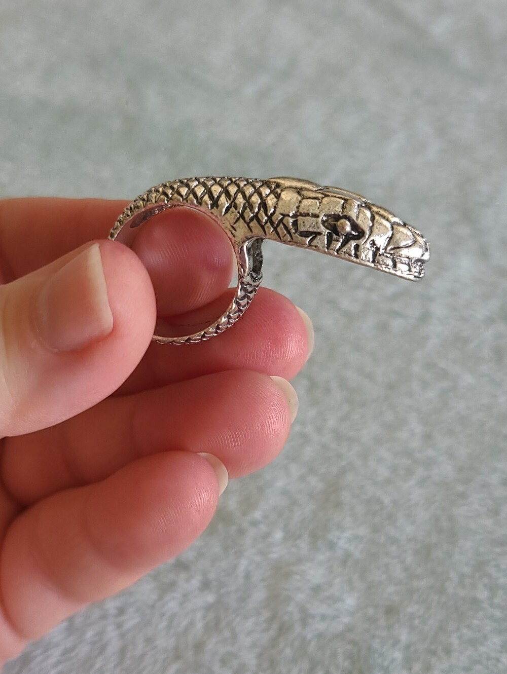 Silver Snake-Shaped Reptile Ring Accessory